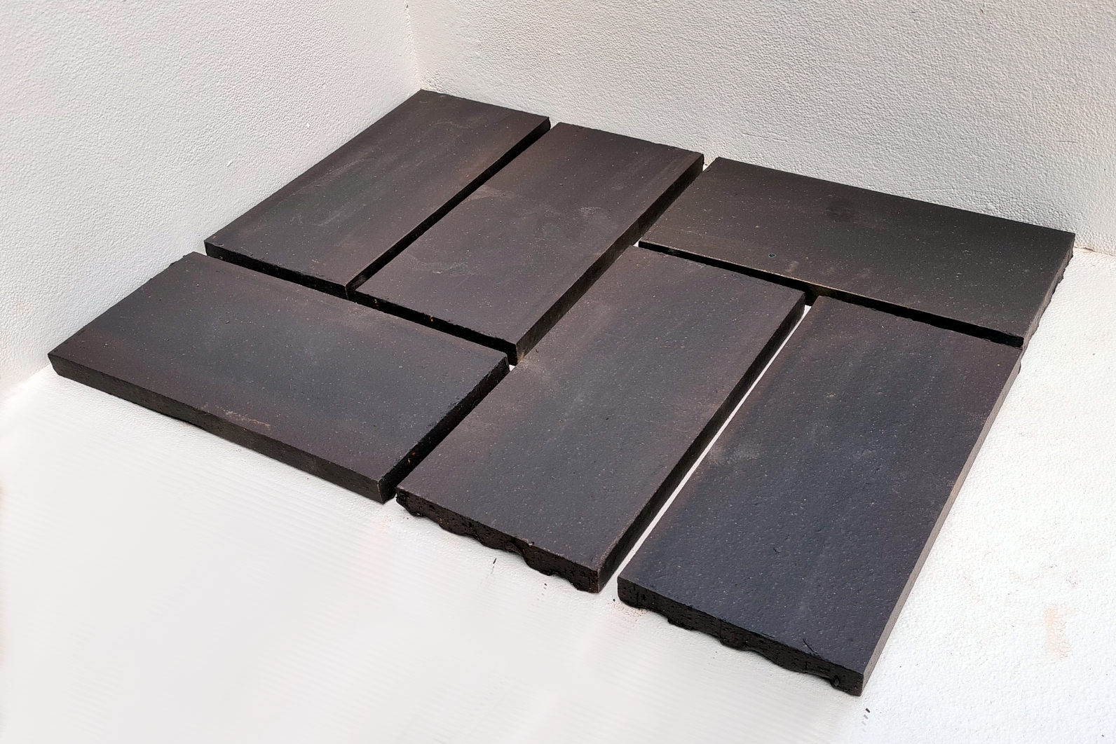 An image of Anthracite black quarry tiles